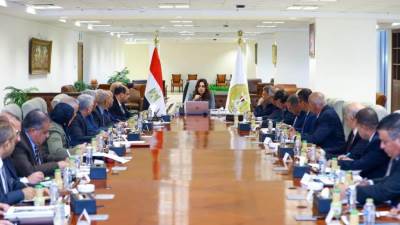 وزيرة التنمية المحلية تتابع مع سكرتيري عموم المحافظات إطلاق عدد من القوافل الإنسانية لدعم الأشقاء الفلسطينيين