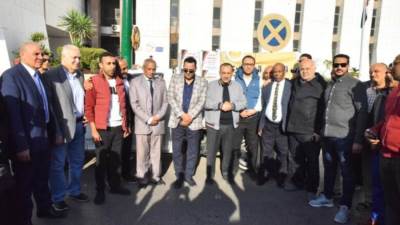 محافظ أسيوط يشهد انطلاق قوافل حزب الشعب الجمهوري لتوزيع 21 الف كرتونة مواد غذائية بمناسبة قرب شهر رمضان