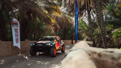 مورايز وشارينا يتصدران المرحلة الأولى من رالي أبوظبي الصحراوي