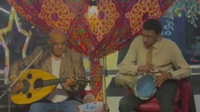 العواد إيهاب السناري يشعل وردة الشيخ زايد بأغنية عدوية وسط أجواء رمضانية