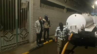 محافظ الجيزة يتابع جهود عمليات شفط مياه الأمطار وإنتشار المُعدات لتسهيل الحركة المرورية 