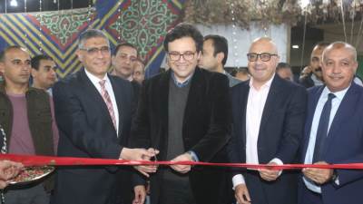 وزير الثقافة ومحافظ الجيزة يفتتحان معرض فيصل الثالث عشر للكتاب