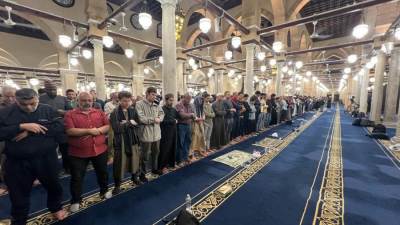 الجامع الأزهر يقيم التراويح السادسة عشر  برواية حفص عن عاصم وسط توافد آلاف المصلين