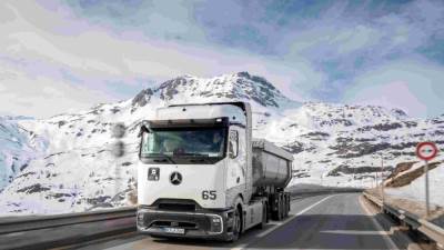 شركة دايملر للشاحنات تختبر الجيل الجديد من شاحناتها التي تعمل بخلايا الوقود في جبال الألب السويسرية