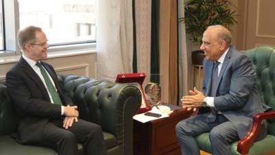 وزير الكهرباء : يستقبل سفير بريطانيا بالقاهرة لبحث سبل التعاون بين البلدين