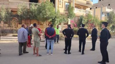 مواطن يستعين بـ٦ كلاب بوليسية لمنع تنفيذ قرار إزالة في ٦ أكتوبر 