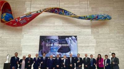 رئيس القابضة للمطارات يزور مطارات دولية في الصين وإسبانيا