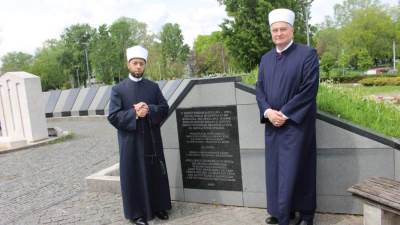 وزير الأوقاف يزور النصب التذكاري لشهداء كرواتيا المسلمين في زغرب