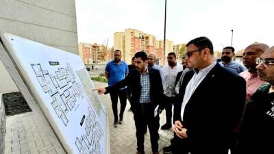 وزير الإسكان يستمع إلى شرح تفصيلي حول مبادرة "سكن لكل المصريين" بحدائق العاصمة