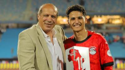 علاء نبيل يطمئن على منتخب الشباب ويشيد بضربة البداية فى أمم أفريقيا 