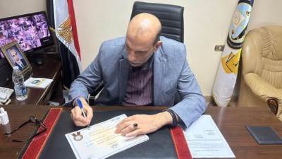 رئيس غرفة كفر الشيخ يعتمد شهادات دورات التصدير 