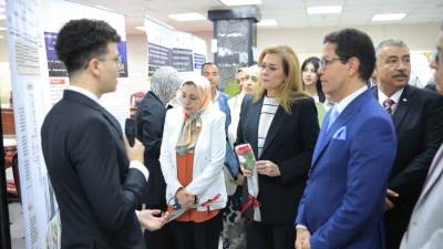 رئيس جامعة بنها يفتتح معرض للمشروعات الطلابية فى مجال العلوم التطبيقية 