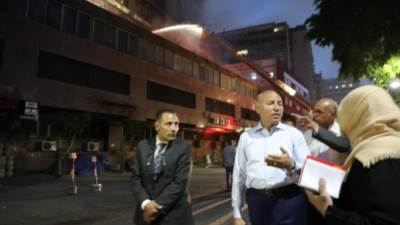 حريق بشركة الأدوية بالأزبكية.. ومحافظ القاهرة يشرف على محاولات الإطفاء