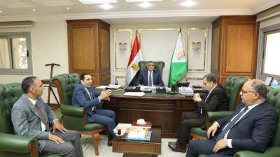 محافظ الجيزة يلتقي بأعضاء اللجنة العليا لتراخيص المحال في إطار فعاليات ورشة العمل الخاصة بتحديث منظومة تراخيص المحال العامة 