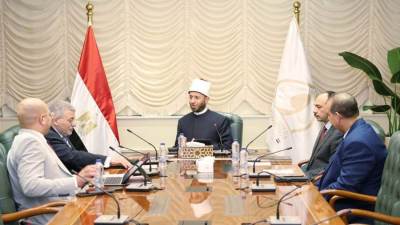 وزير الأوقاف يجتمع برئيس الهيئة لمتابعة ملفات الاستثمار وتعظيم الموارد