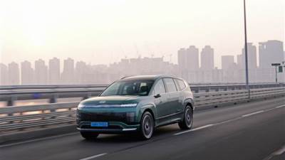 هيونداي أيونيك 9 تُصنّف كأفضل سيارة كهربائية بسبعة مقاعد في جوائز توب جير للسيارات الكهربائية لعام 2025