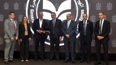 رئيس هيئة الاستثمار يكرم العاملين الممتميزين مهنيا ورياضيا وفنيا