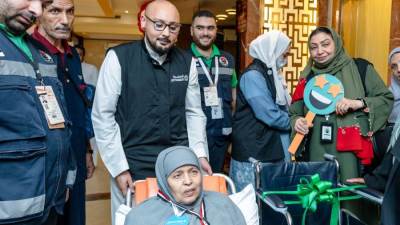 من المستشفى إلى صعيد عرفة... «عفاف» تسير بخطى الأمل في رحاب مكة