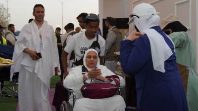 ندوات وعظ وحلقات أدعية بمخيمات الخمس نجوم في عرفات