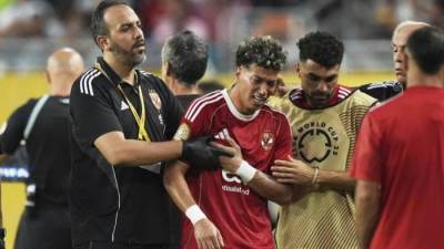 الأهلي يعلن عودة إمام عاشور للقاهرة بعد الاطمئنان على جراحة "الترقوة"