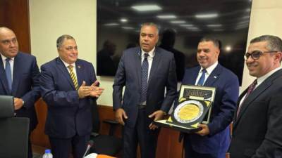 اتحاد بنوك مصر يكرّم القطاع القانوني بالبنك التجاري الدولي – مصر تقديراً لمساهماته في دعم النزاعات القضائية المصرفية