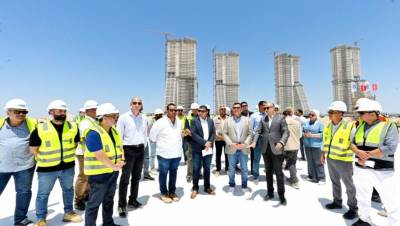  وزير الإسكان يتفقد موقف تنفيذ أبراج "الداون تاون" وبحيرات "كريستال لاجون" بالعلمين الجديدة