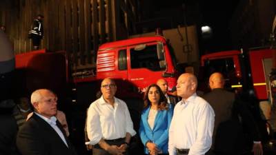 وزيرة التنمية المحلية تتابع مع محافظ القاهرة عمليات إخماد حريق سنترال رمسيس  