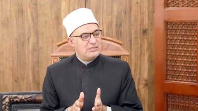 مفتي الجمهورية يهنئ وزير المالية لفوزه بجائزة «أفضل وزير مالية في إفريقيا»