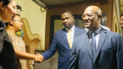 السفير د. عمر المشري يتابع  «مسرحية وجوه» نيابةً عن سعادة السفير عبد المطلب ثابت مندوب دولة ليبيا لدى جامعة الدول العربية