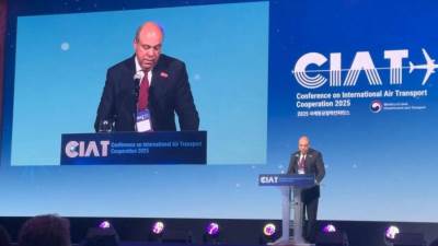 وزير الطيران المدني يشارك في فاعليات مؤتمر "CIAT 2025 "  
