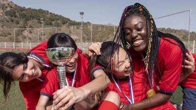 "ويفا" يطلق برنامجا لتطوير كرة القدم في أفريقيا 