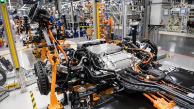 هل تسابق الحكومة الزمن لتوطين صناعة السيارات الكهربائية؟