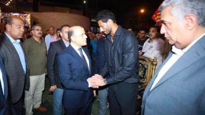 محافظ كفر الشيخ يقدم واجب العزاء في وفاة والد الكابتن «محمد الشناوي» بالحامول