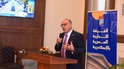 وزير العمل ومحافظ الإسكندرية يفتتحان ندوة تثقيفية حول قانون العمل الجديد بالتعاون مع "الغرفة التجارية"