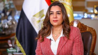 وزيرة التنمية تتابع مع محافظ مطروح تداعيات حادث انقلاب عربات قطار بمحافظة مطروح