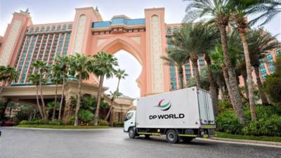 مجموعة موانئ دبي العالمية تعقد شراكة مع منتجعات أتلانتس دبي لإحداث تحول في الخدمات اللوجستية لقطاع الضيافة