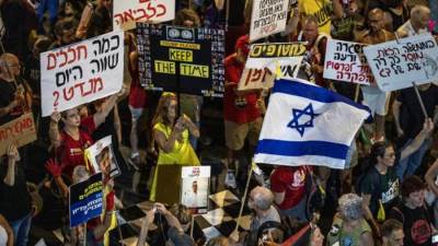 آلاف الإسرائيليين يتظاهرون فى عدة مدن للمطالبة بإعادة الأسرى