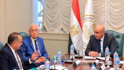 وزير التعليم يلتقي وفد من " مصر الخير " لإطلاق مبادرات الكشف عن ضعاف البصر بين طلاب المدارس