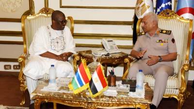 وزير الدفاع والإنتاج الحربى يلتقى وزير الدفاع لجمهورية جامبيا   