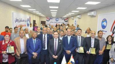 «عمال مستقبل وطن» تكرم أعضاؤها بالجيزة بمشاركة الأمانة المركزية 