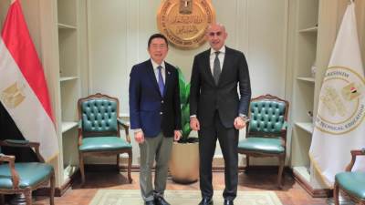 تعزيز التعاون مع سنغافورة في مجالات تطوير التعليم والتدريب