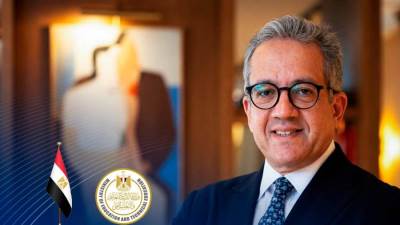 وزير التعليم يهنئ الدكتور خالد العناني بمناسبة فوزه بمنصب مدير عام اليونيسكو 