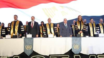 الأكاديمية العربية للعلوم والتكنولوجيا تحتفل بتخريج دفعة جديدة من كلية الدراسات العليا في الإدارة بفرع القرية الذكية