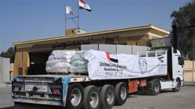 بدعم من "وكالة الإمارات للمساعدات الدولية".. تحميل المساعدات على "سفينة الإمارات الإنسانية" لإغاثة غزة