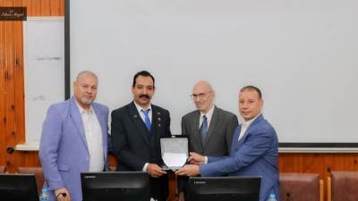 "اللقاني" يحظى بتكريم خاص من كلية الزراعة جامعة الزقازيق 