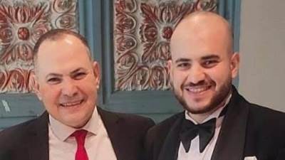 هاشم يهنئ المهندس كامل غنيم بزواج نجله