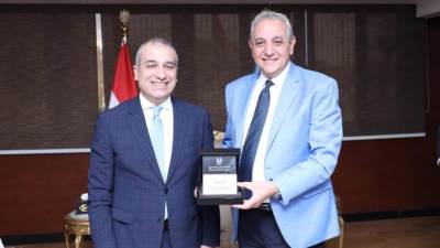 رئيس البنك الزراعي يلتقي محافظ الغربية لدعم جهود تحقيق التنمية الزراعية وتحفيز الاستثمار في القطاعات الإنتاجية بالمحافظة