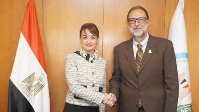 استقبال رئيس الهيئة القومية لسلامة الغذاء لسفيرة جمهورية رومانيا بالقاهرة