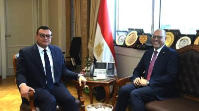 وزير الإسكان والعمل يبحثان تعزيز التعاون في عدد من الملفات المشتركة
