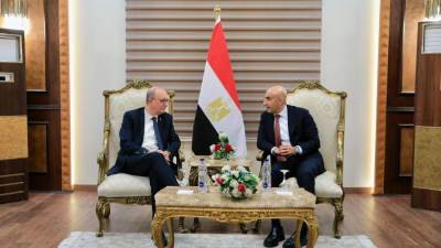 وزير التعليم يستقبل نظيره الإيطالي بمطار القاهرة تمهيدًا لإطلاق أكبر شراكة تعليمية في مجال التعليم الفني غداً 